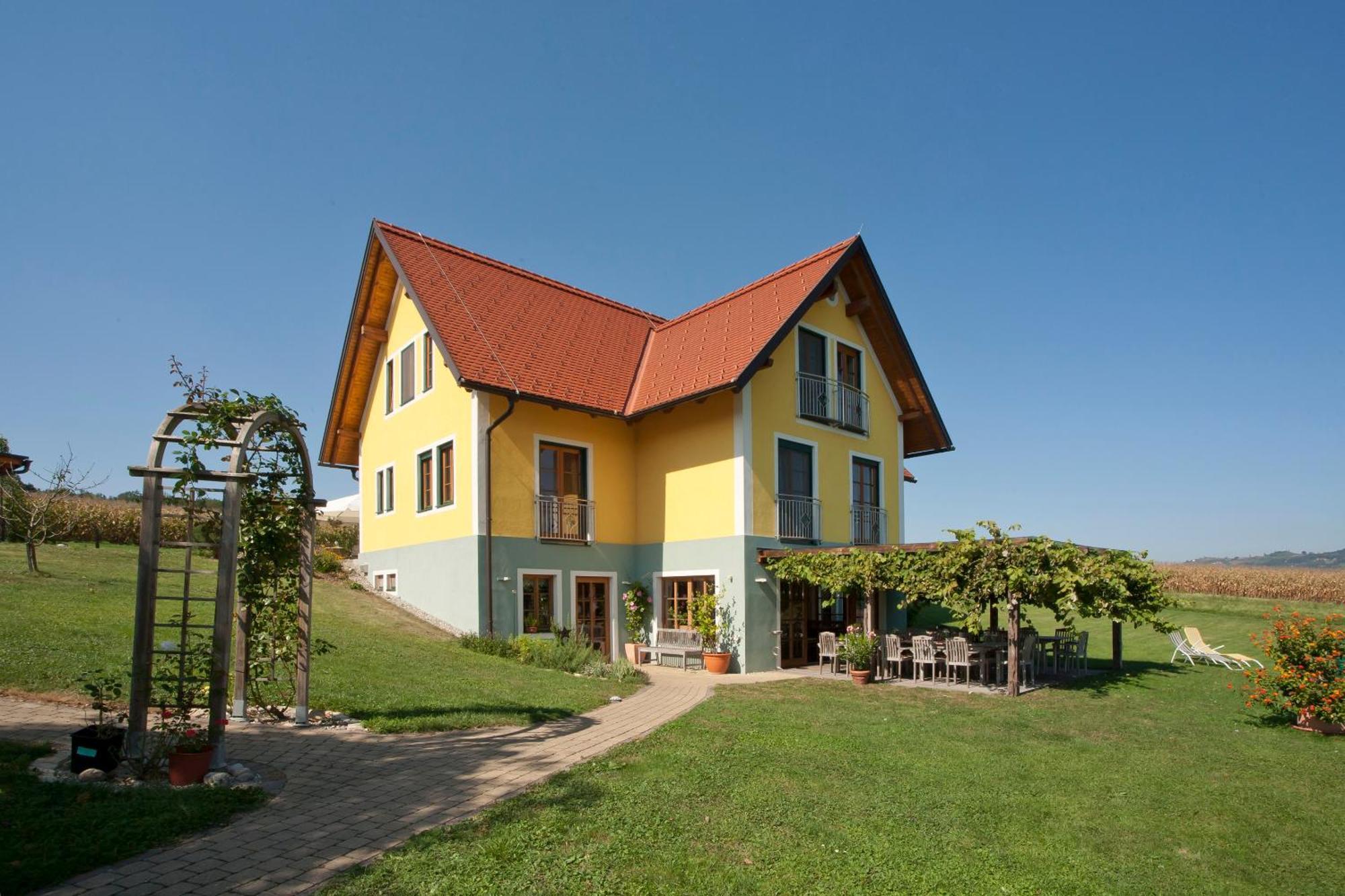 Weingut Winzerhof Gaestezimmer Grebenz Grossklein ภายนอก รูปภาพ